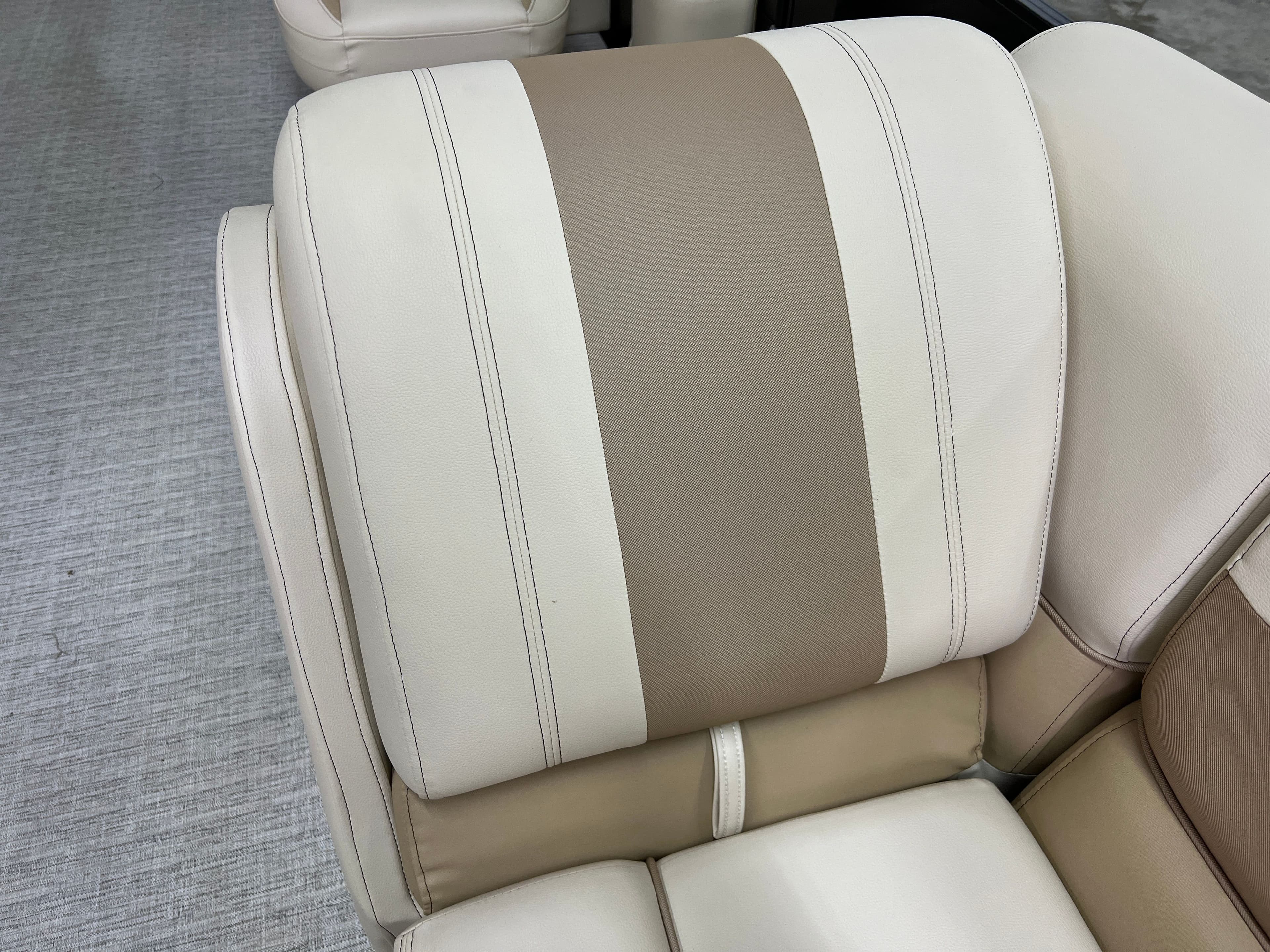 2022 Coach 243 RFC 3-SERIES TRITOON - 9