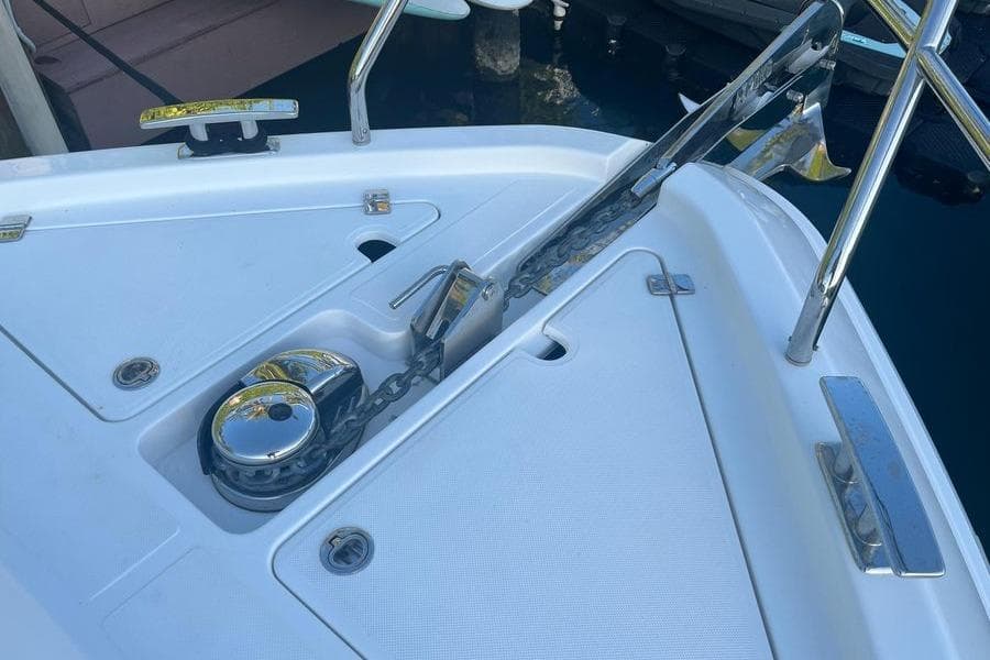 Luxury 2019 Schaefer 510 GT Pininfarina yacht anchor windlass.