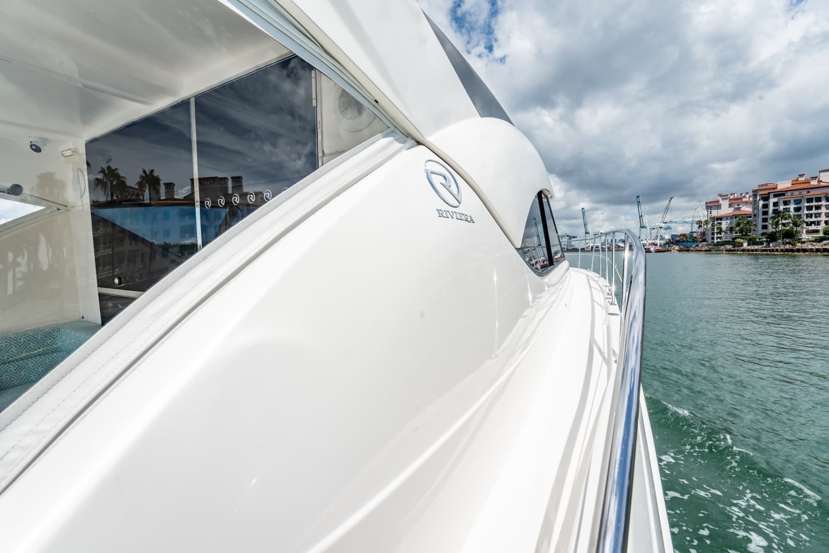 2016 Riviera 5000 Sport Yacht - Image 32