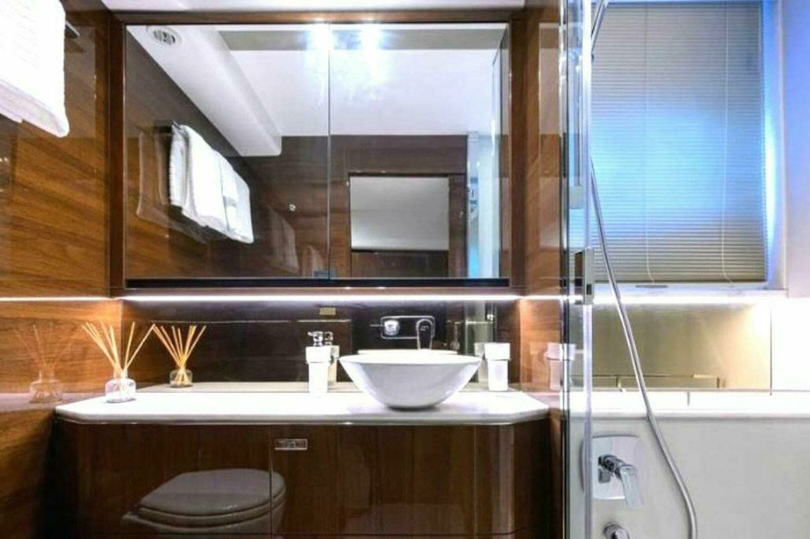 2019 Princess F62 - Image 14