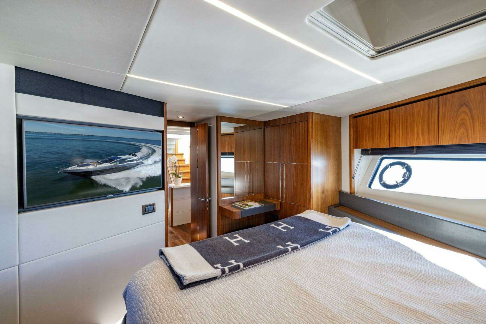 2020 Sunseeker Predator - Image 34