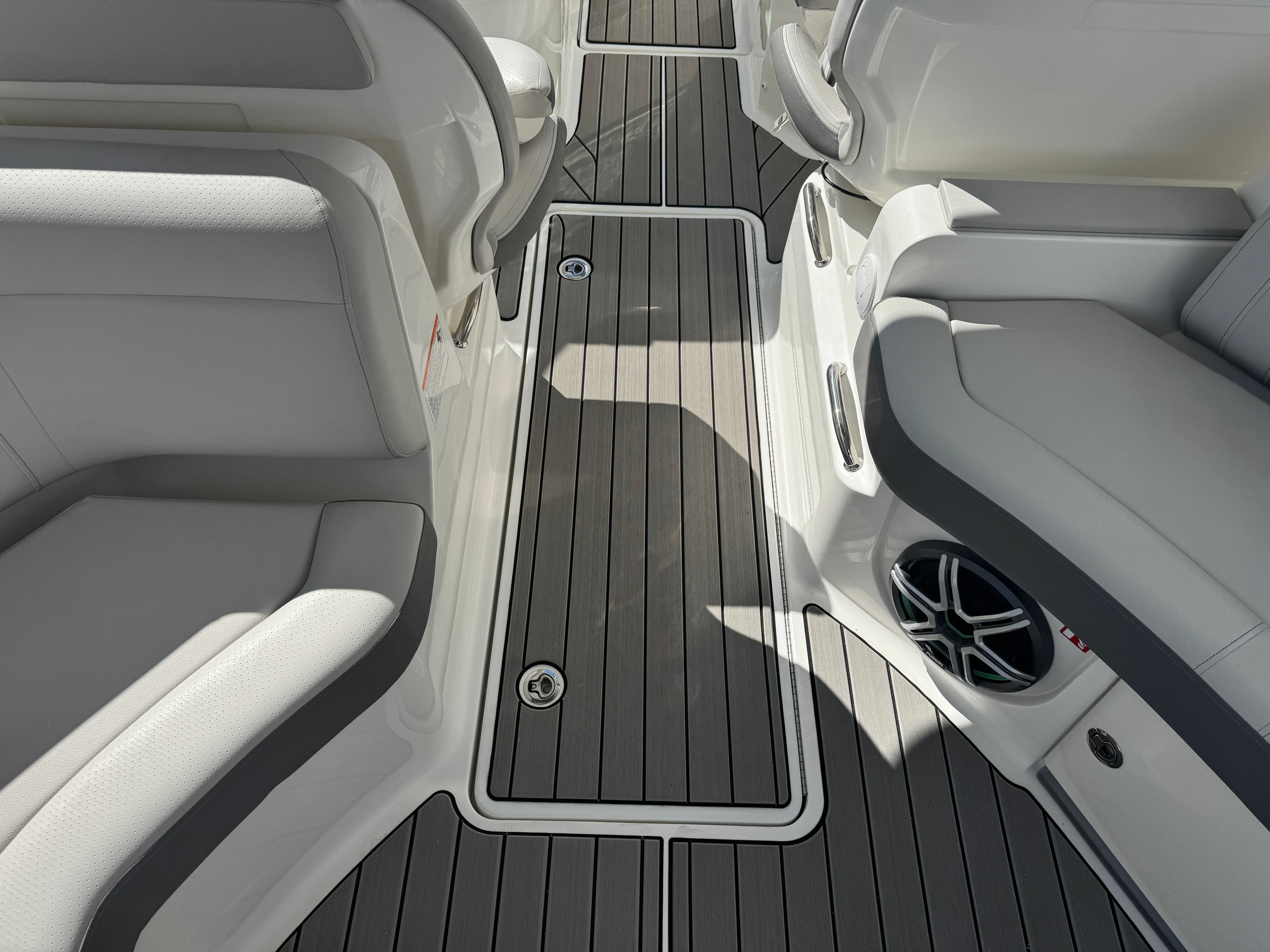 2026 Sea Ray SLX 350 - 27