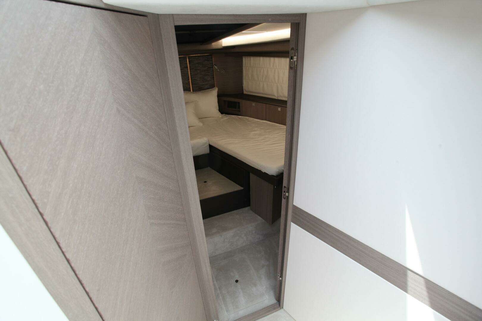 2025 Galeon — - Image 125