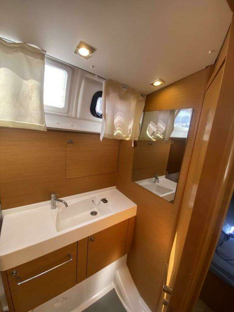 2016 Jeanneau 519 - Image 23
