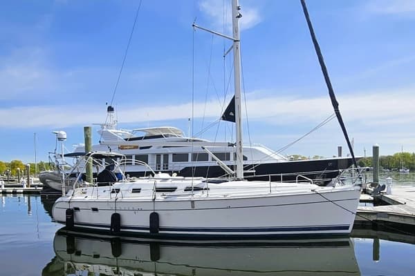 2007 Hunter 41 DS - Image 1