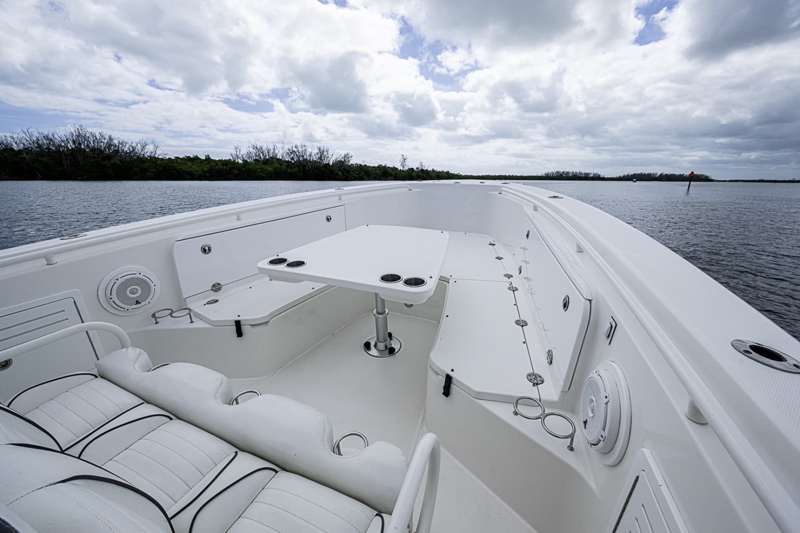 2009 Everglades 350 CC - Image 2
