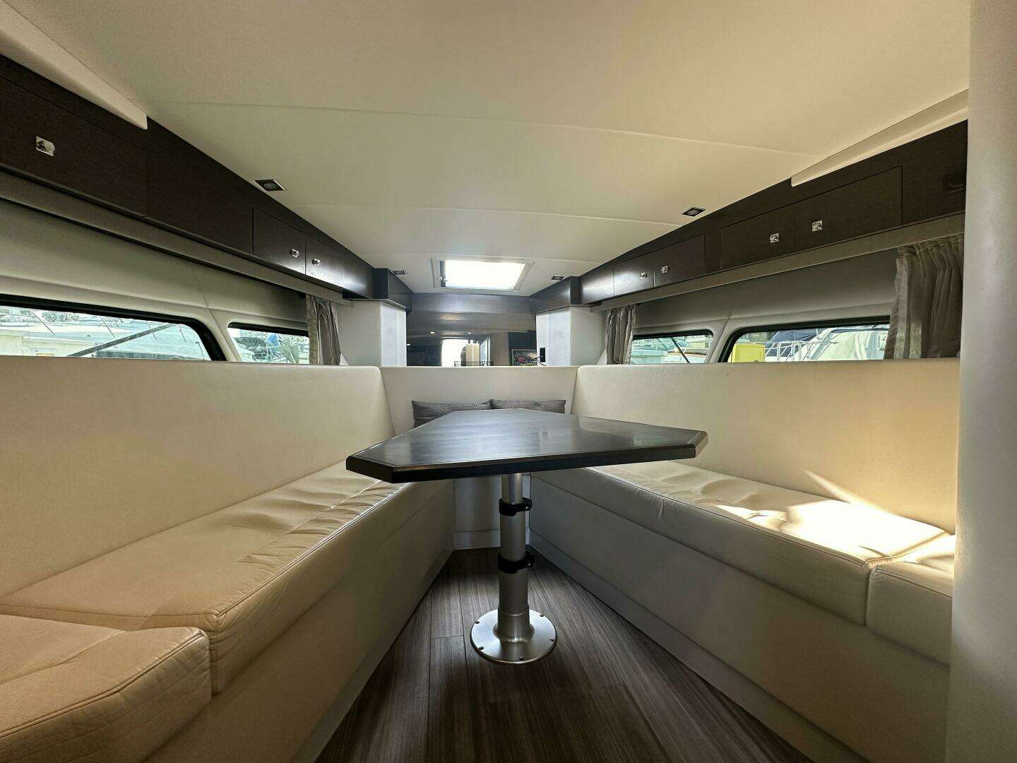 2017 Cruisers Yachts 390 Express Coupe - Image 25