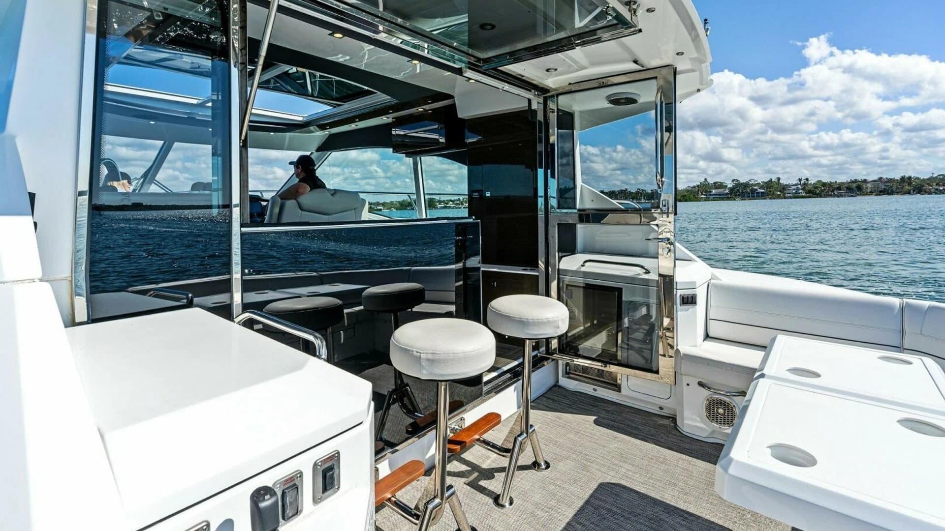 2019 Cruisers Yachts 45 Cantius - Image 28