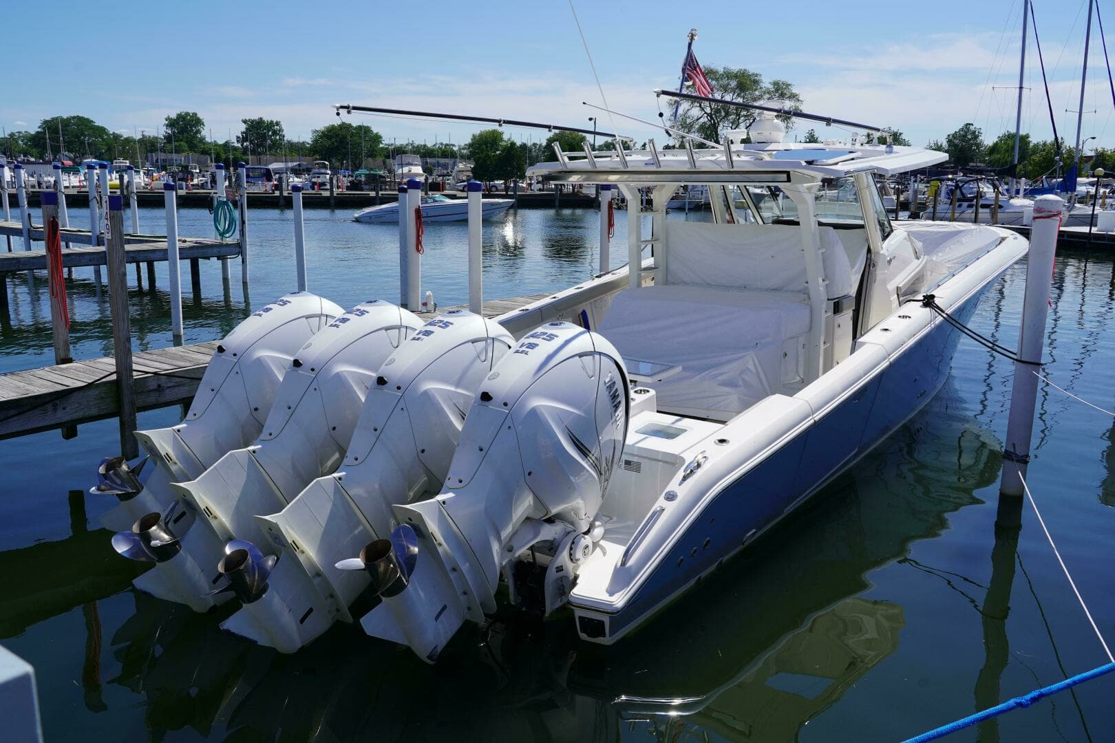 2022 Pursuit 428 - Image 10