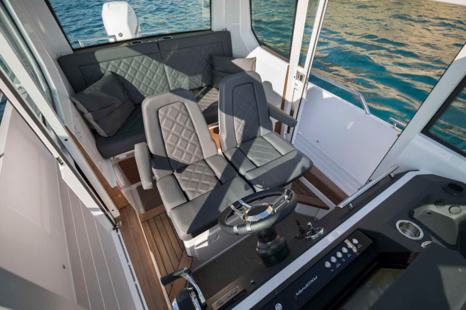 2022 Axopar 28 CABIN - Image 17