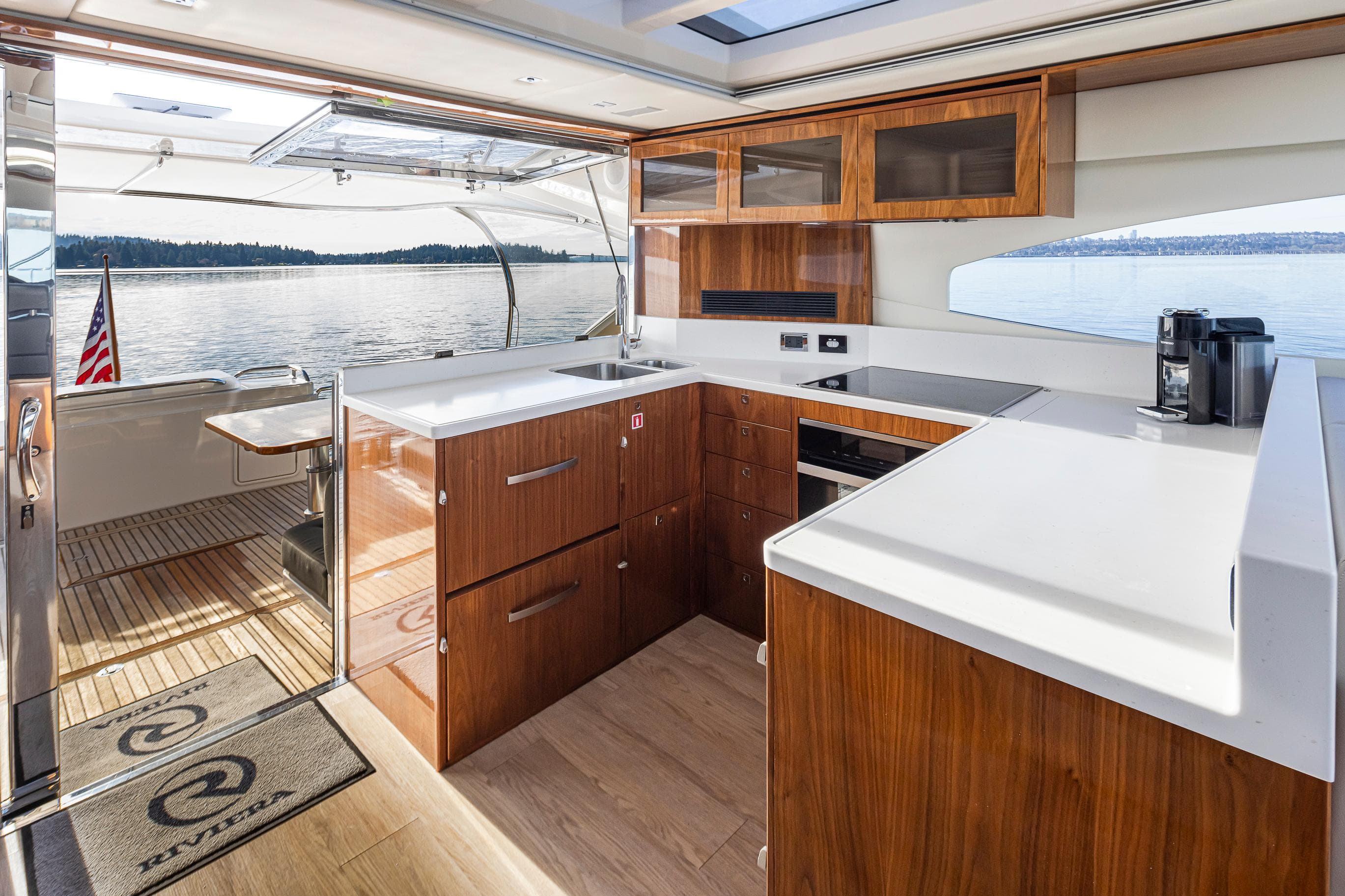 2017 Riviera 6000 Sport Yacht - 56