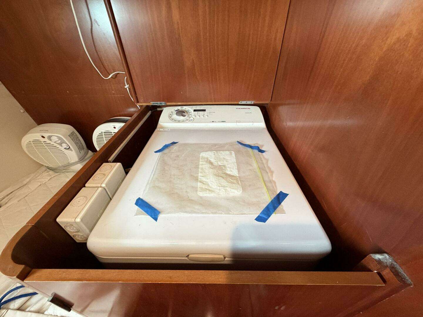 2004 Beneteau 57 Center Cockpit - Image 94