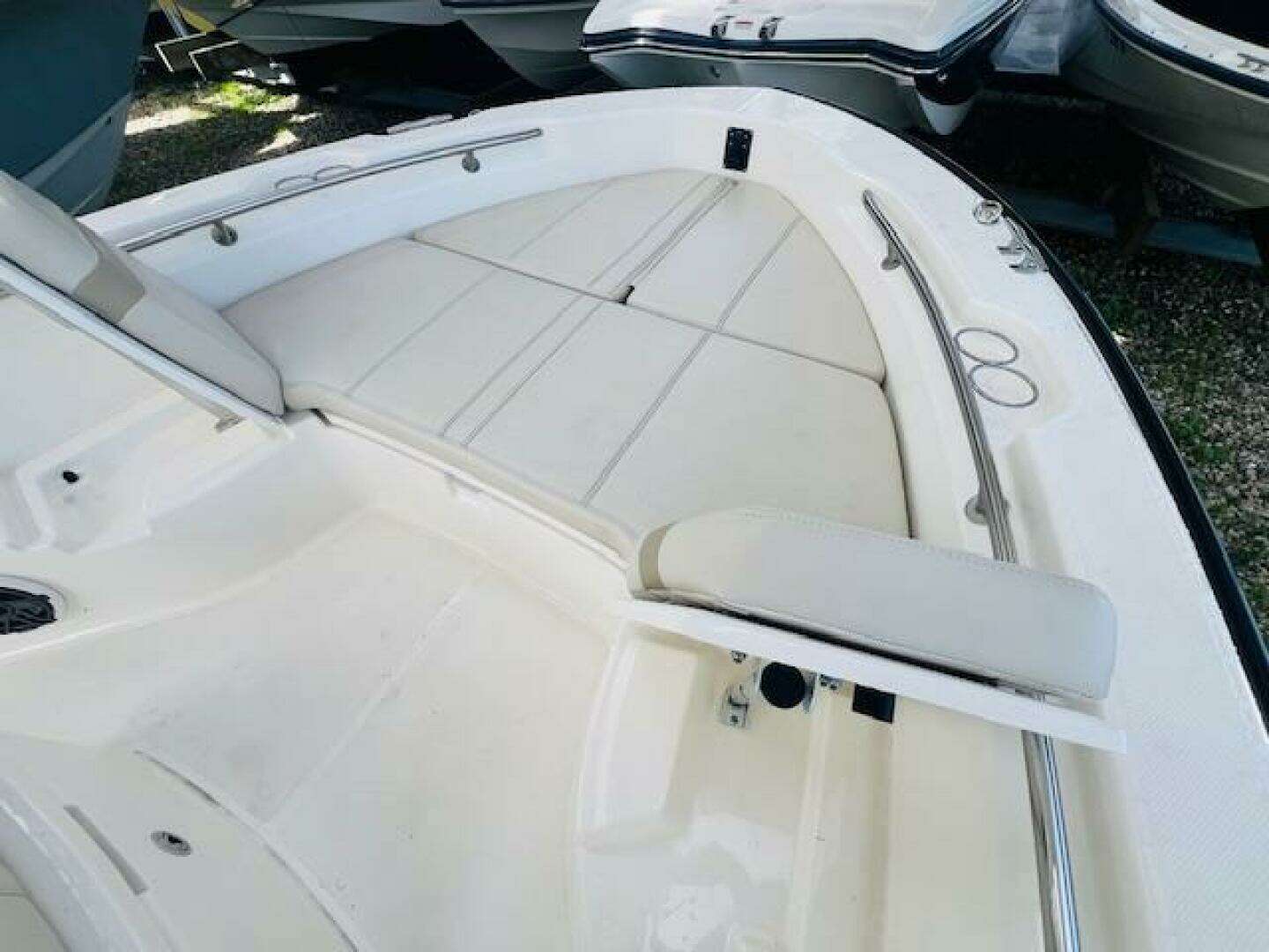 2023 Boston Whaler 250 Dauntless - Image 12