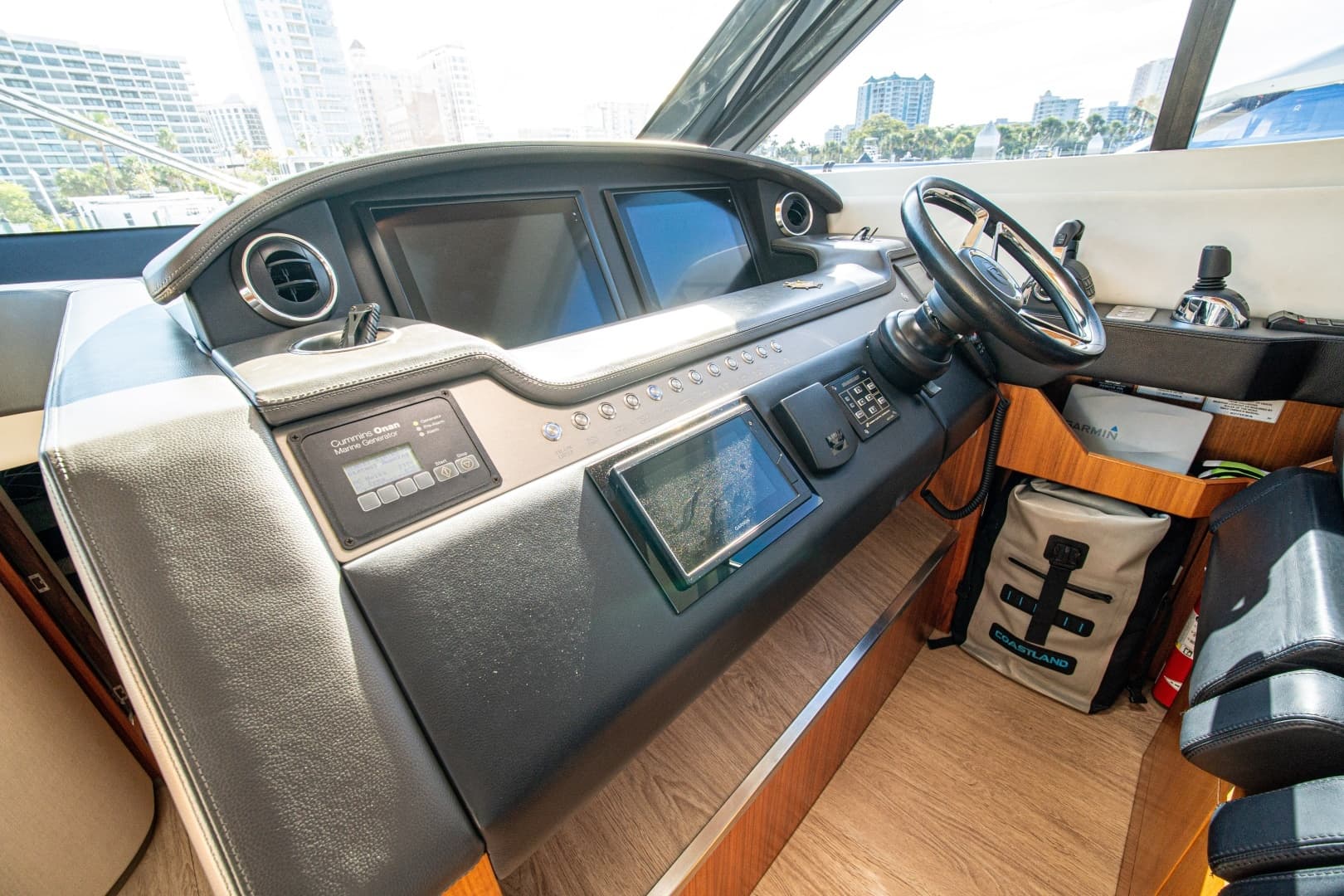 2015 Riviera 6000 Sport Yacht - Image 37