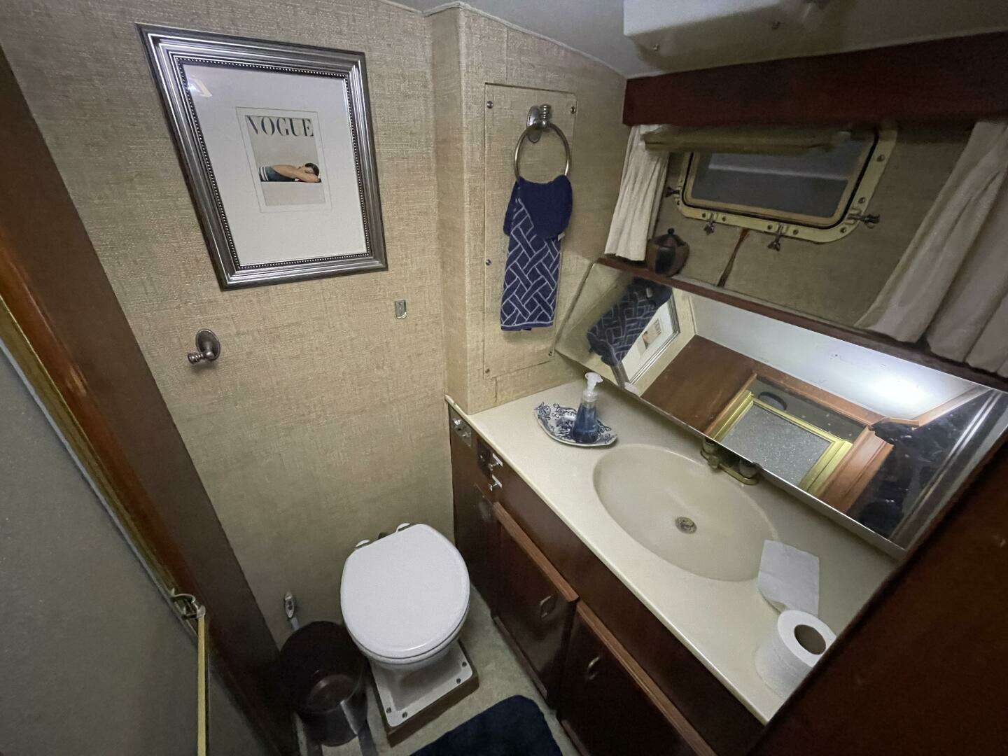1986 Egg Harbor 40 Motor Yacht - Image 51
