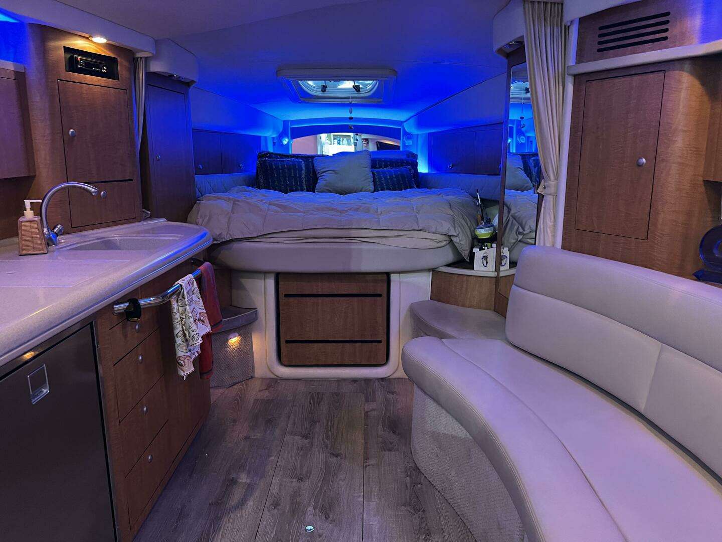 2006 Sea Ray Sundancer (Diesel Engines) - Image 8