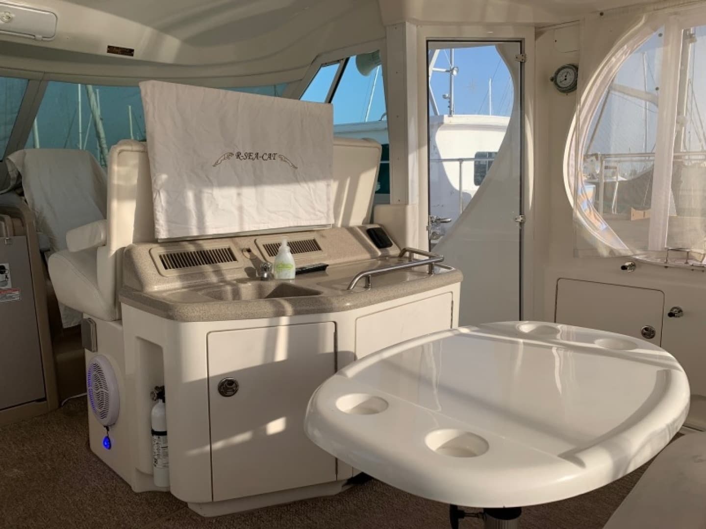 2004 Sea Ray 390 Motor Yacht - Image 18