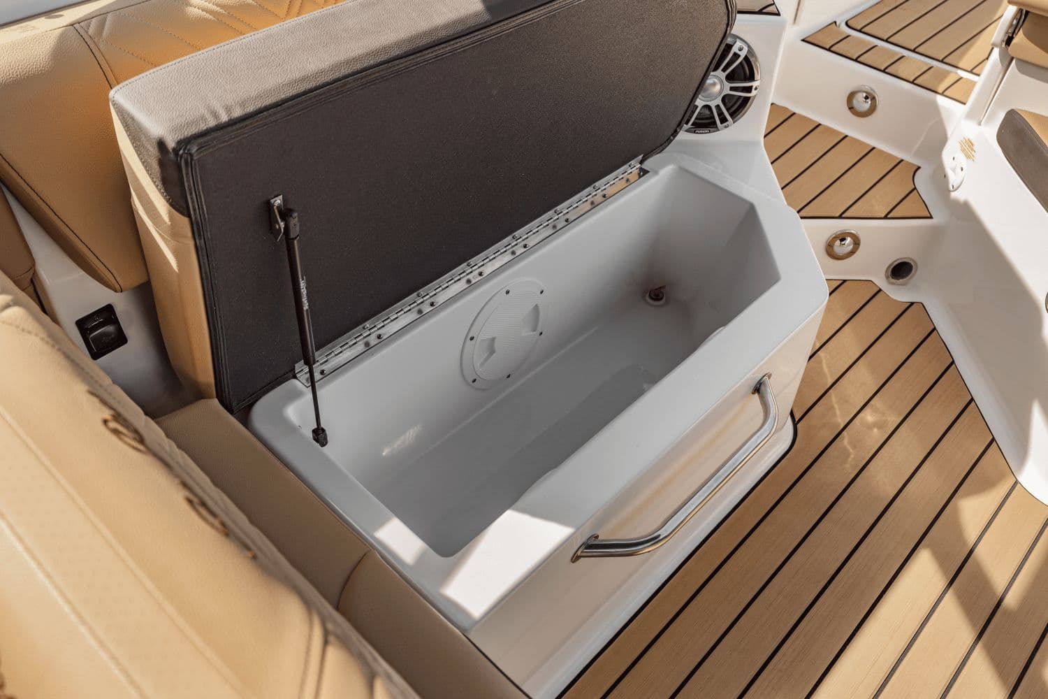 2026 Sea Ray SDX 270 Outboard - 49