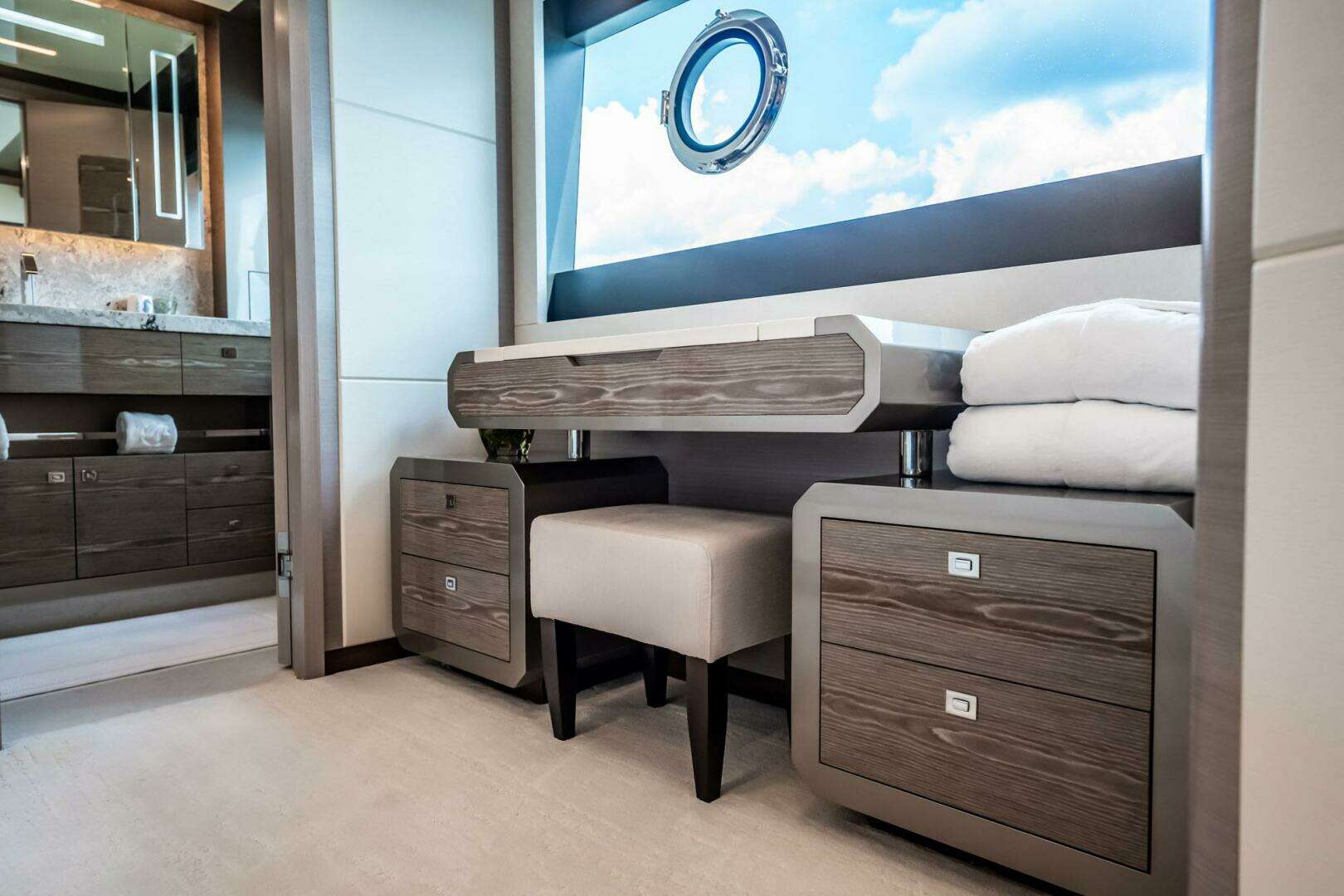 2021 Ocean Alexander 27 Explorer - Image 33