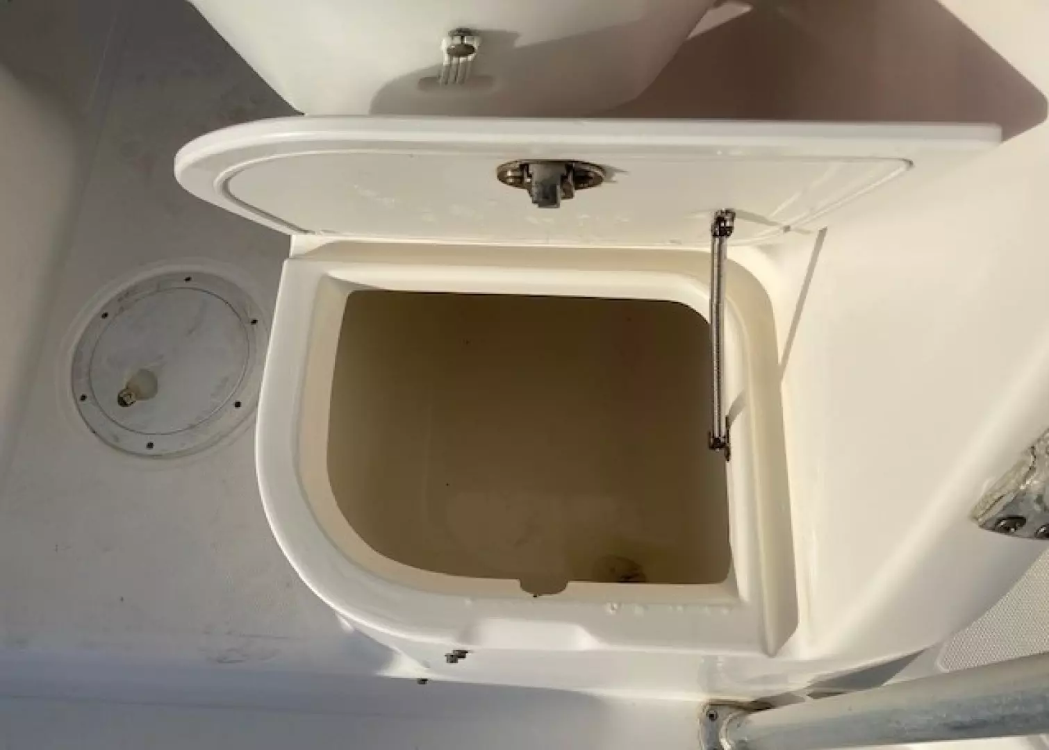 2001 Century 2300 Walkaround - Image 30