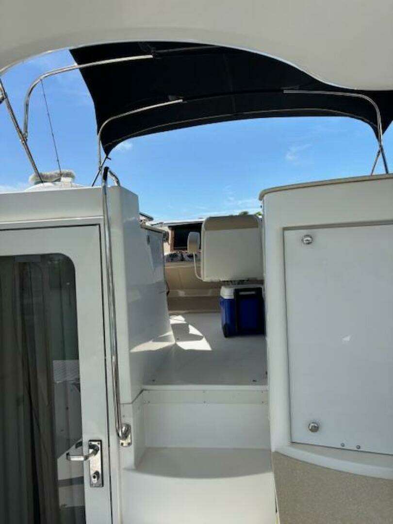 2006 Carver 43 Motor Yacht - Image 21