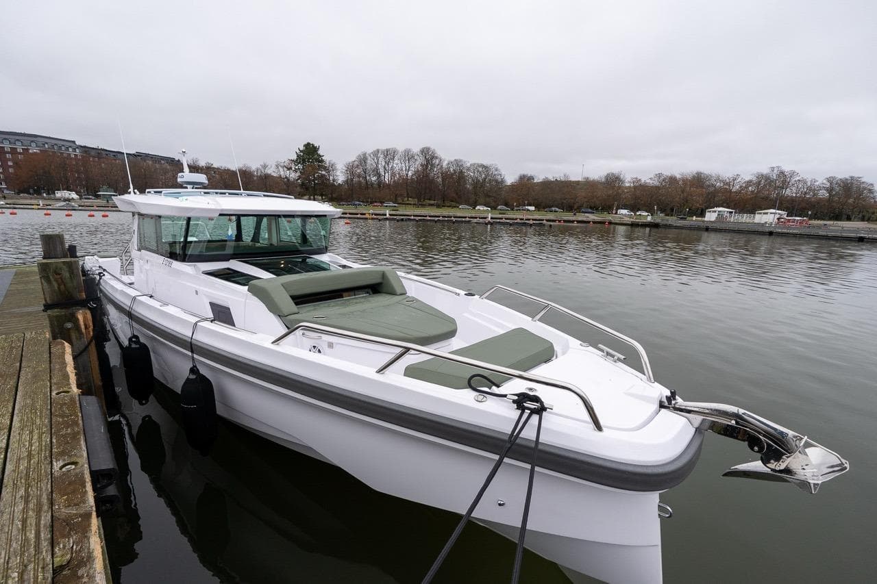 2027 Axopar 38 Cross Cabin - 61