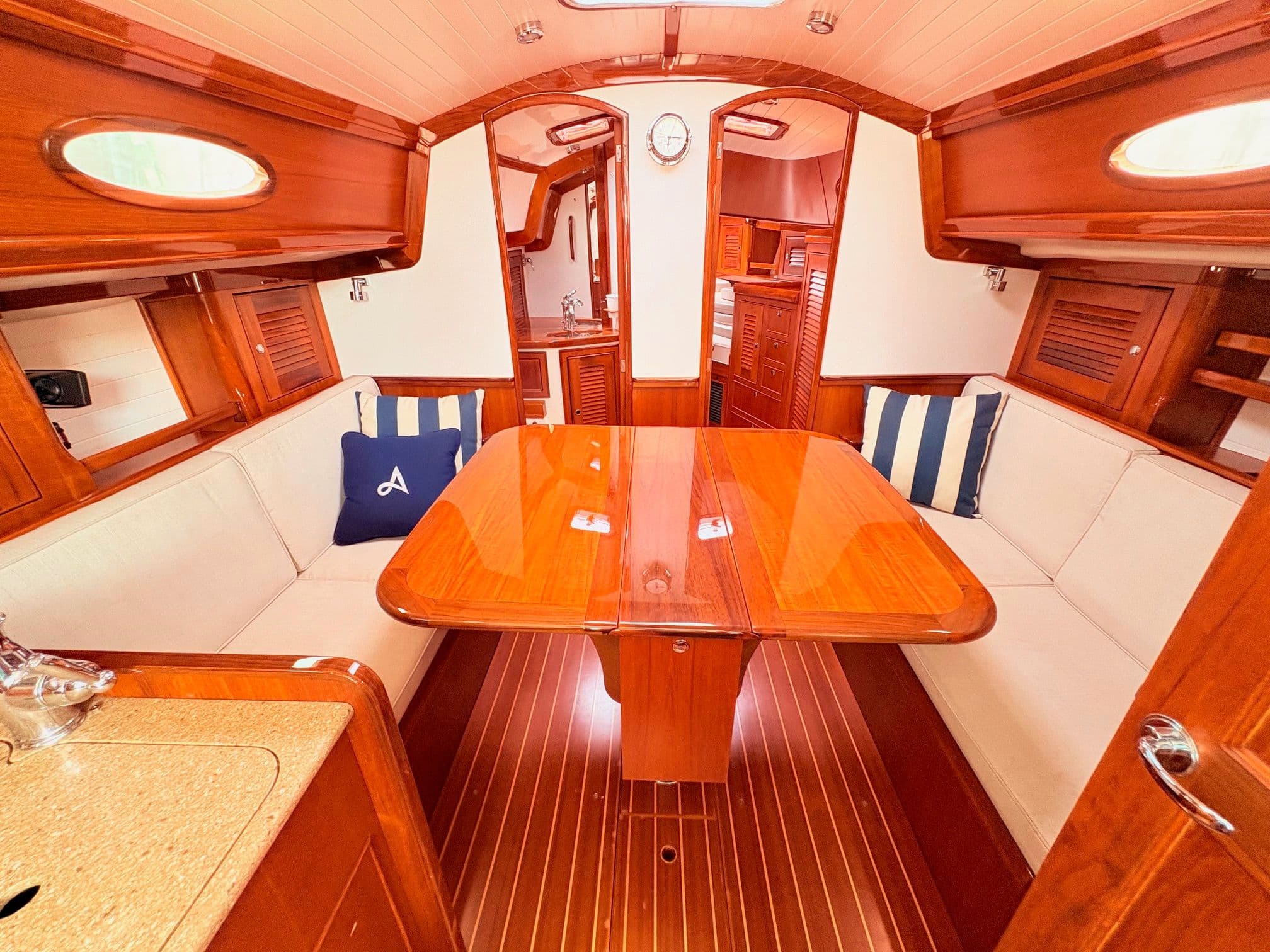 2014 Alerion 41 - 30