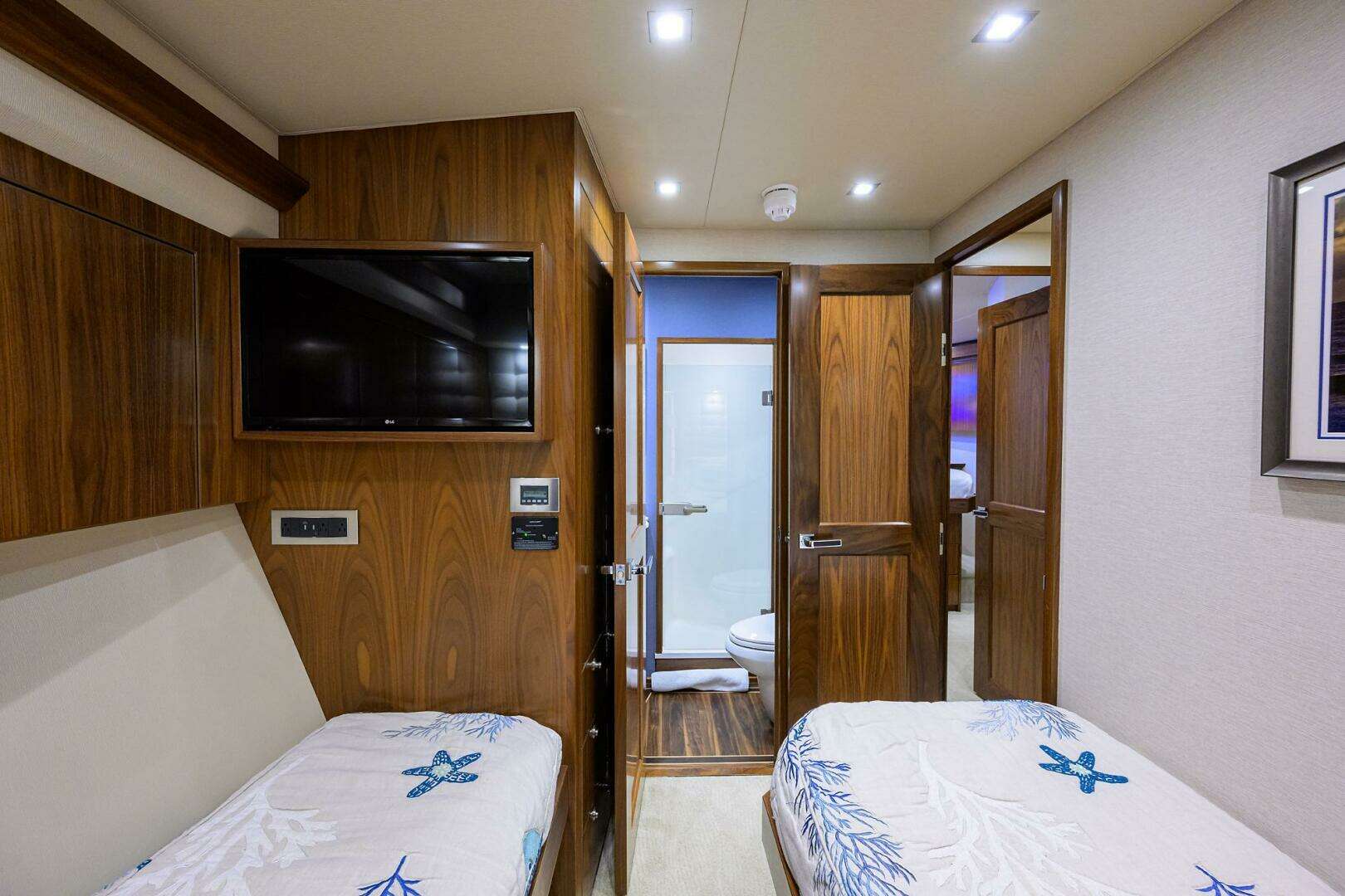 2020 Viking 92 Enclosed Bridge - Image 22
