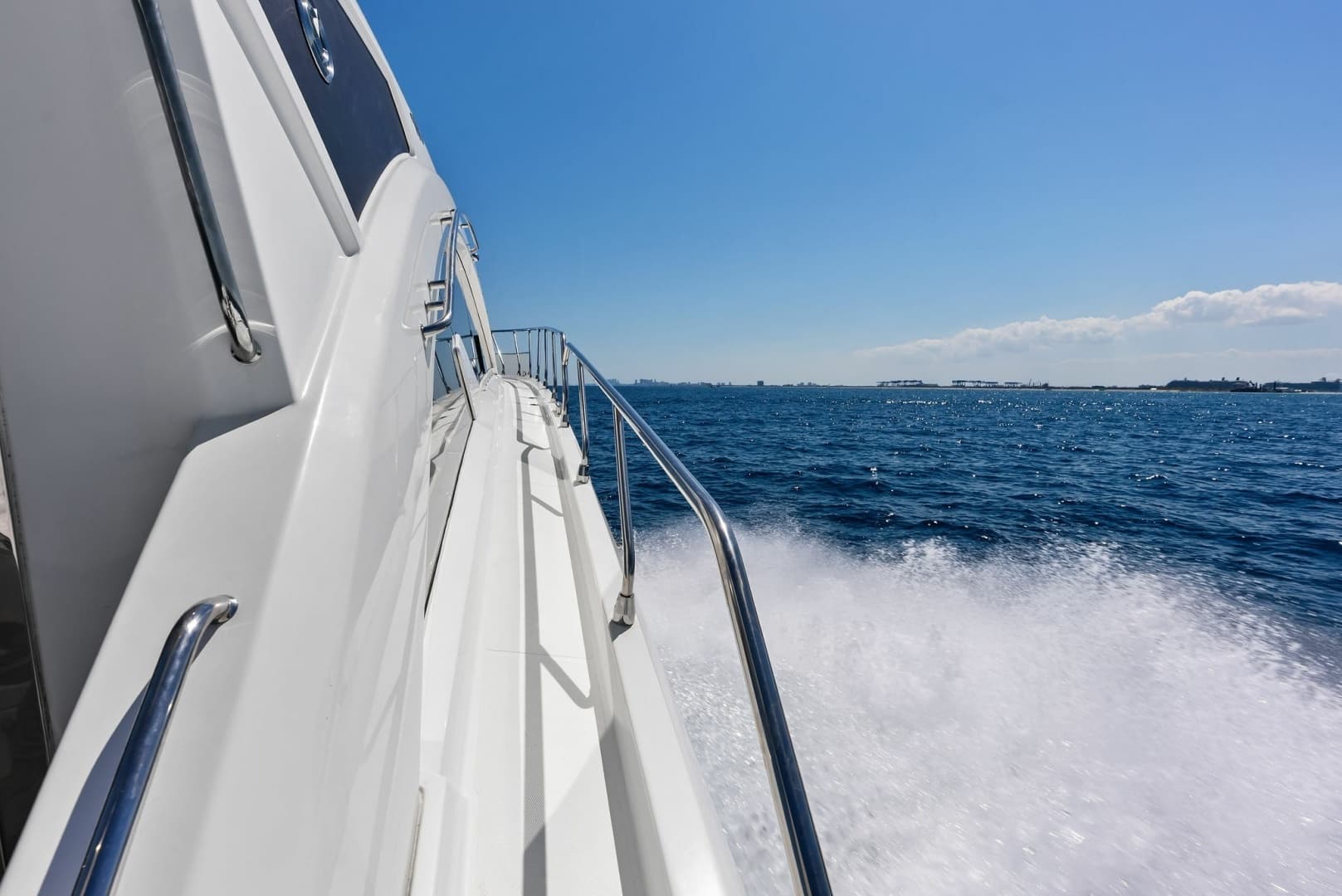 2019 Cruisers Yachts 54 Cantius - Image 26