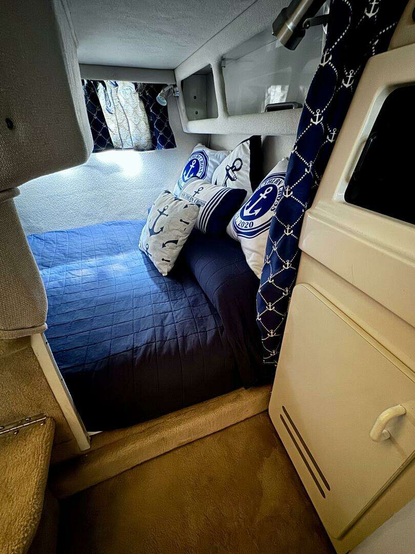1994 Chaparral Signature 27 Cabin Cruiser - Image 60