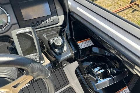2016 Yamaha Boats 242 Limited E-Series dashboard with navigation controls and display.