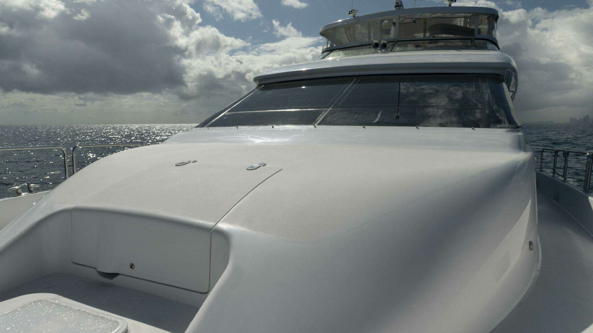 2007 Hatteras 80 - Image 23