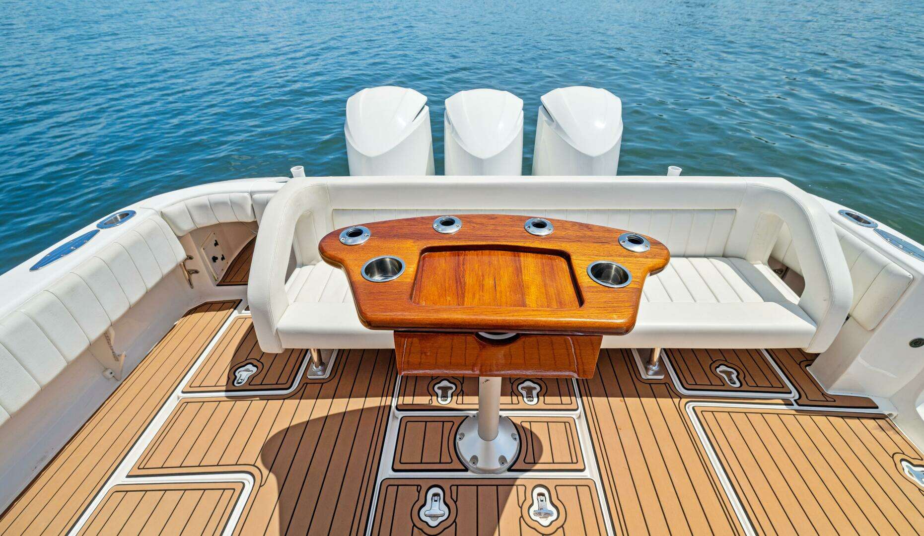 2015 Intrepid 430 Sport Yacht - Image 12