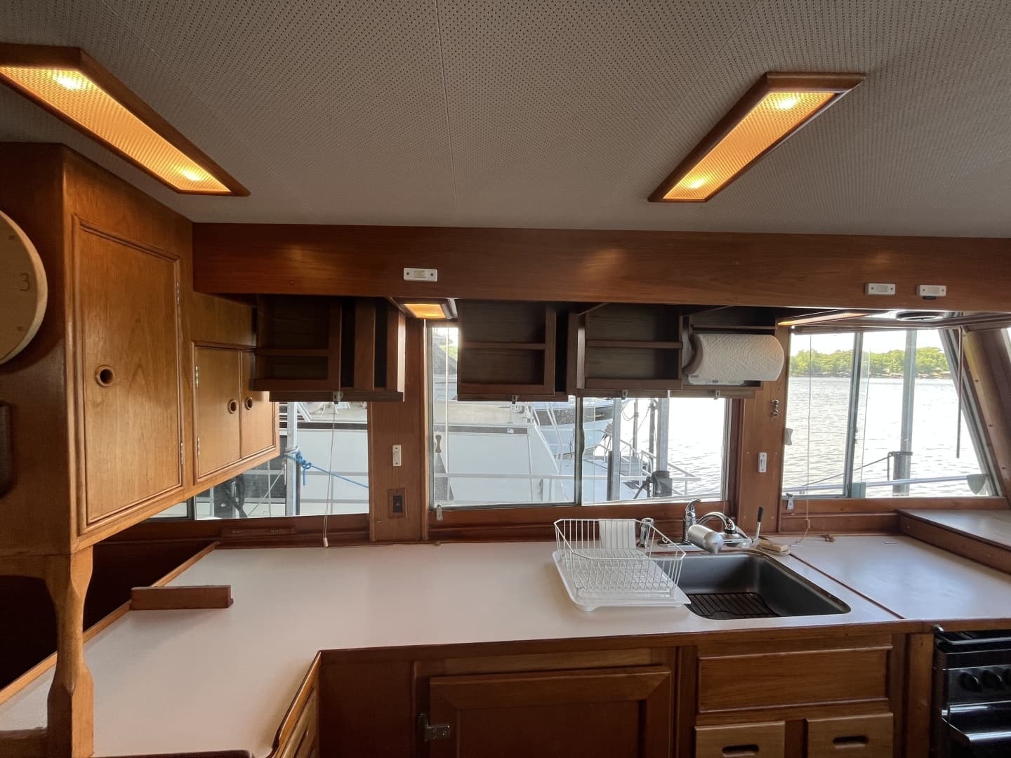 1987 Grand Banks 49 Motor Yacht - Image 27