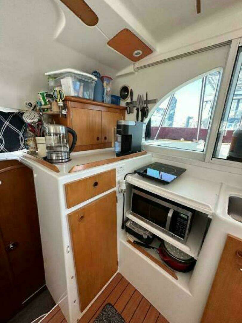 2004 Lagoon 380 - Image 15