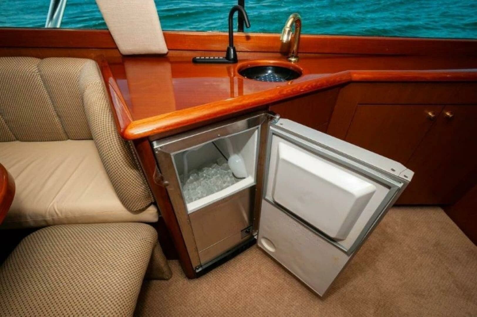 1998 Ocean 48 Super Sport - Image 8