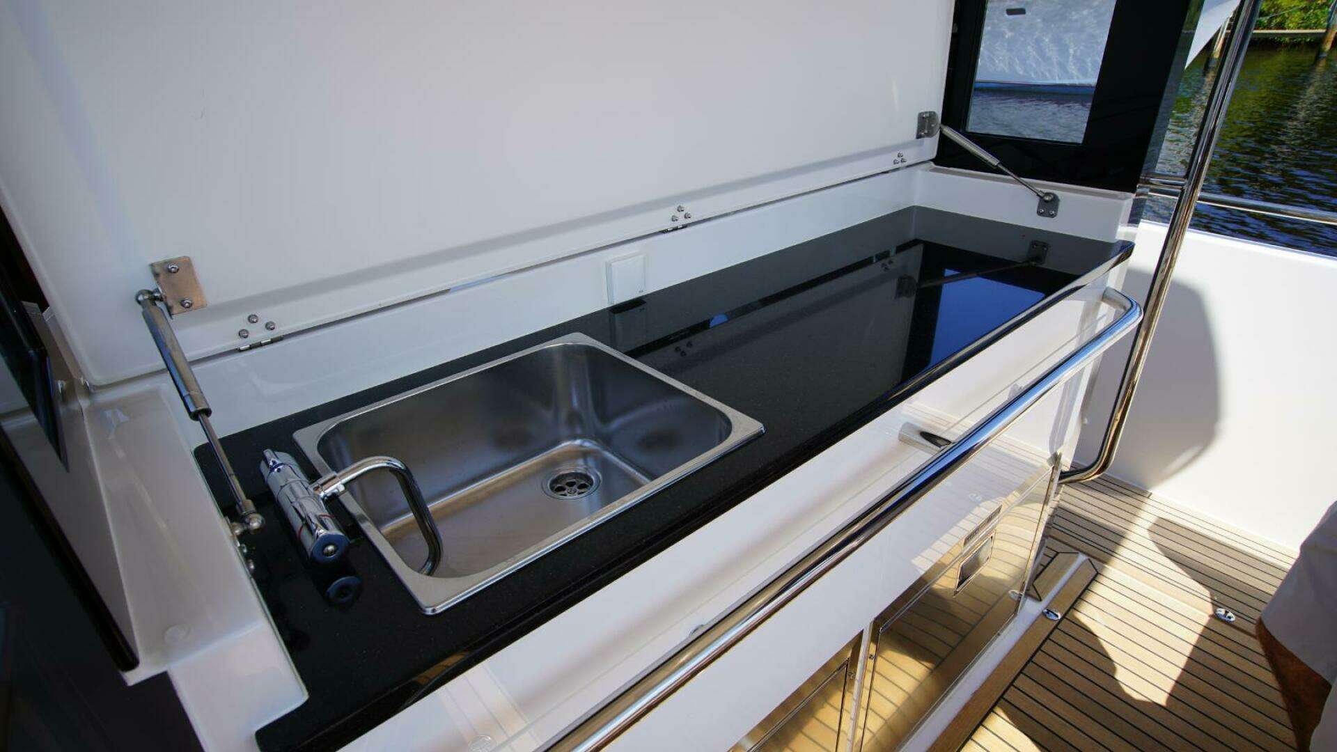 2025 Nimbus Tender 11 - Image 13
