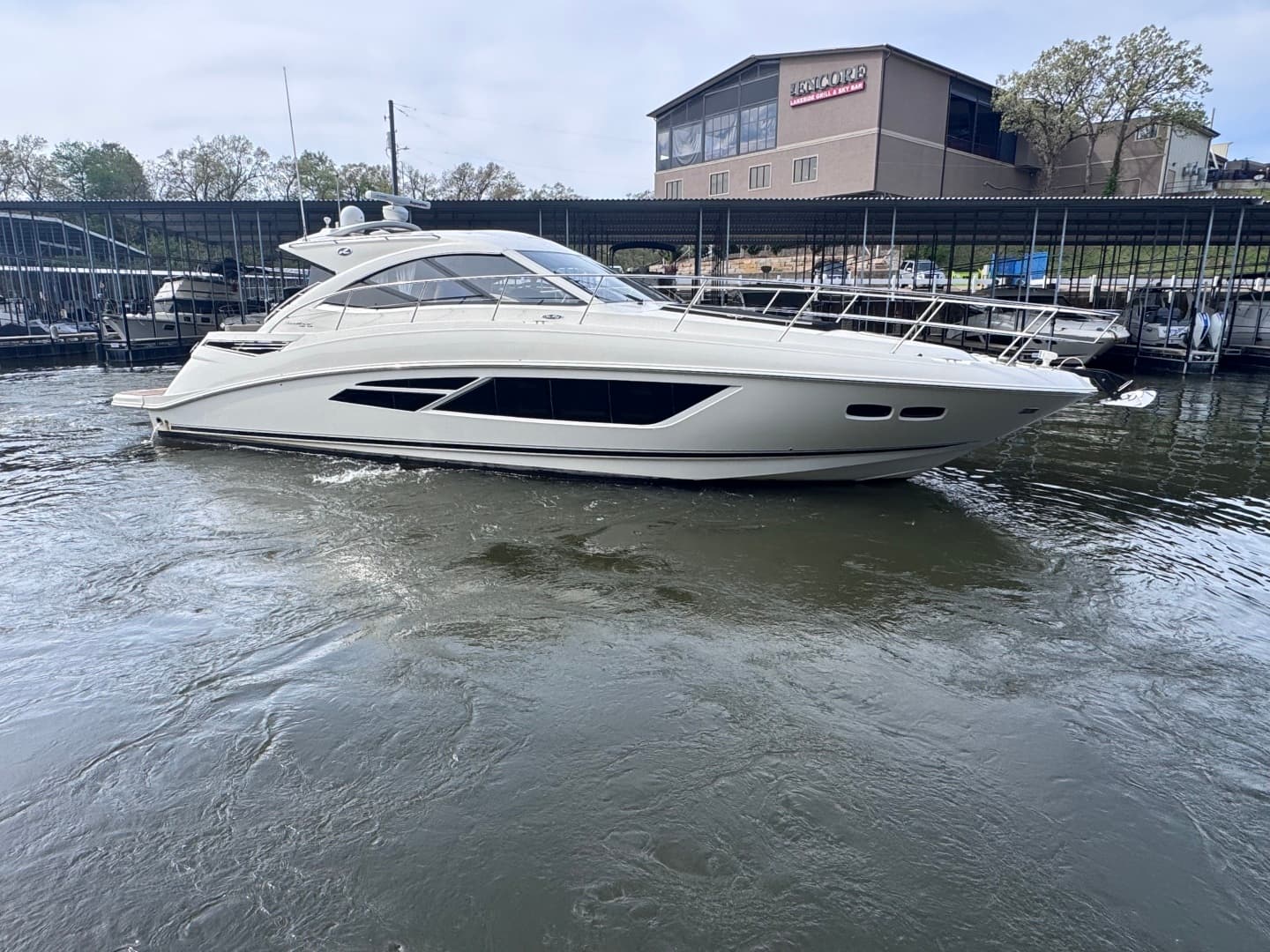 2015 Sea Ray 510 SUNDANCER - Image 5