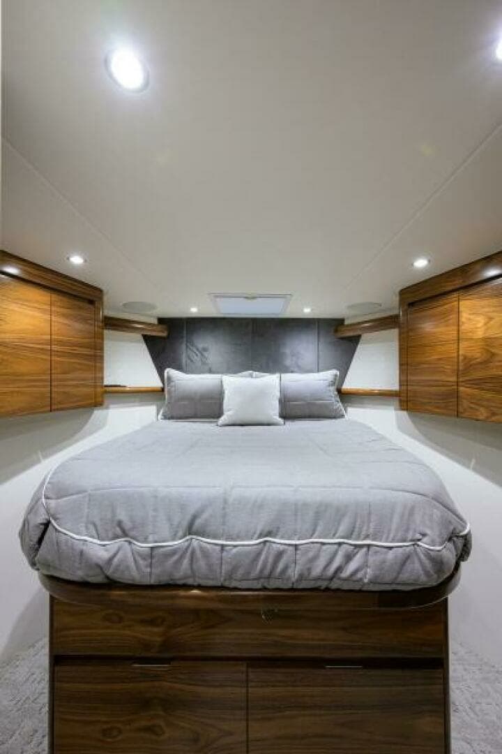 2024 Viking 54 Sport Coupe - Image 9