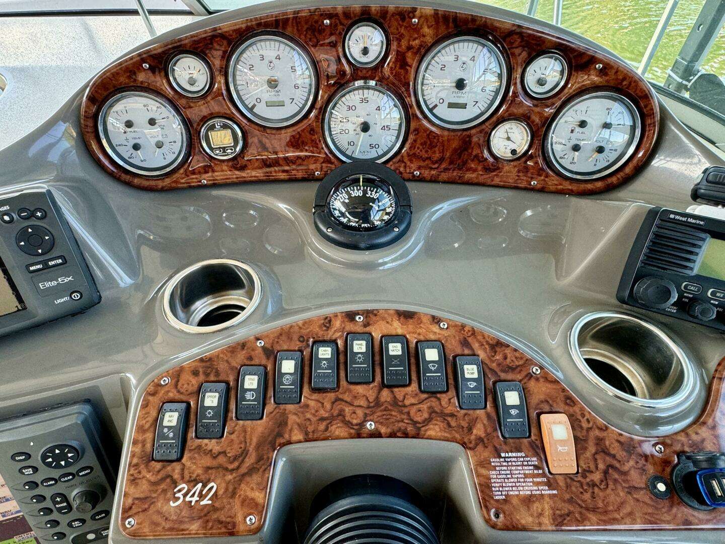 2004 Rinker 342 Fiesta Vee - Image 26