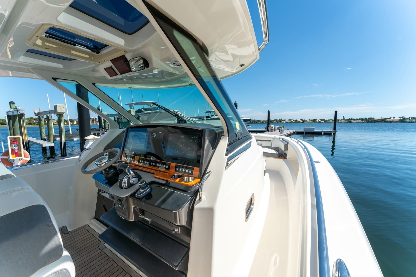 2020 Tiara Yachts 38 LS - Image 20