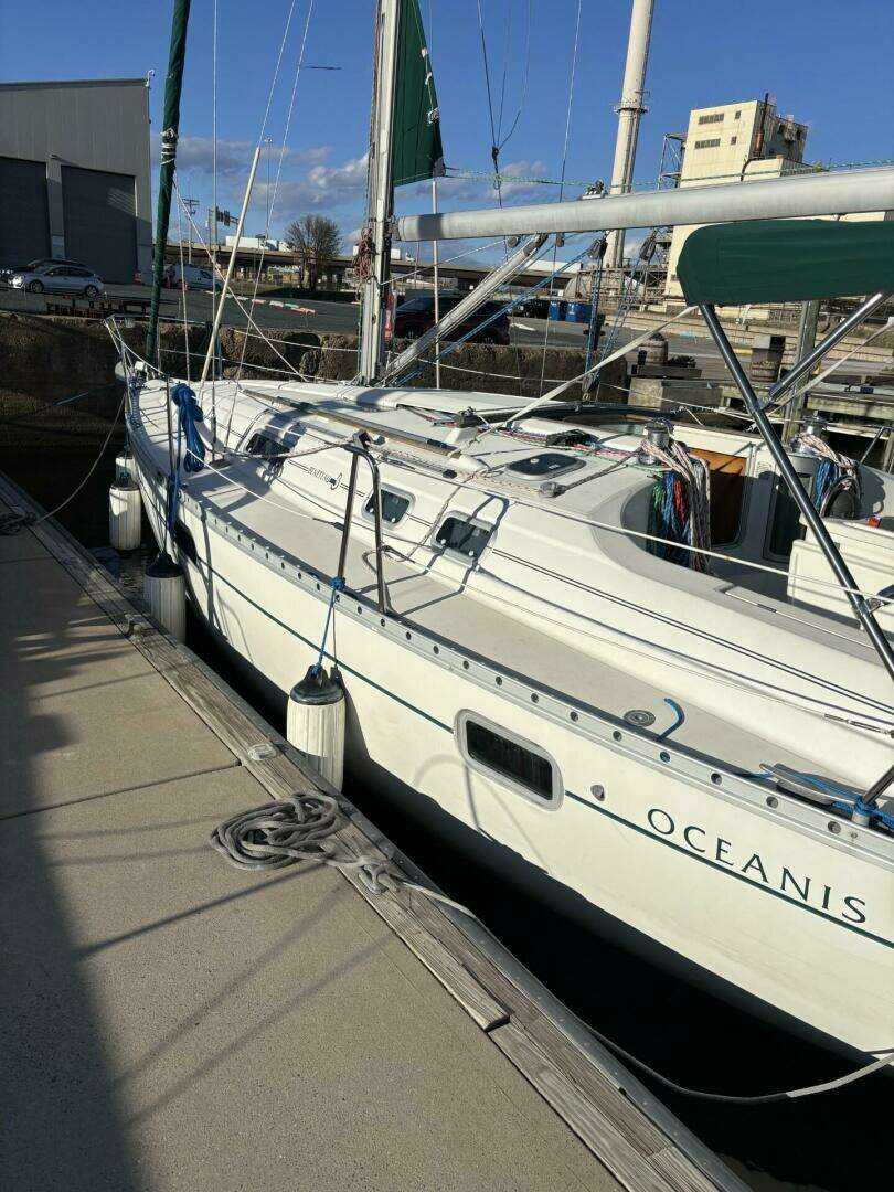 1997 Beneteau Oceanis 351 - Image 3