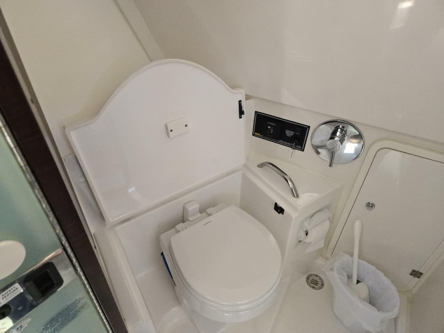 2019 Pursuit 355 Offshore - Image 14