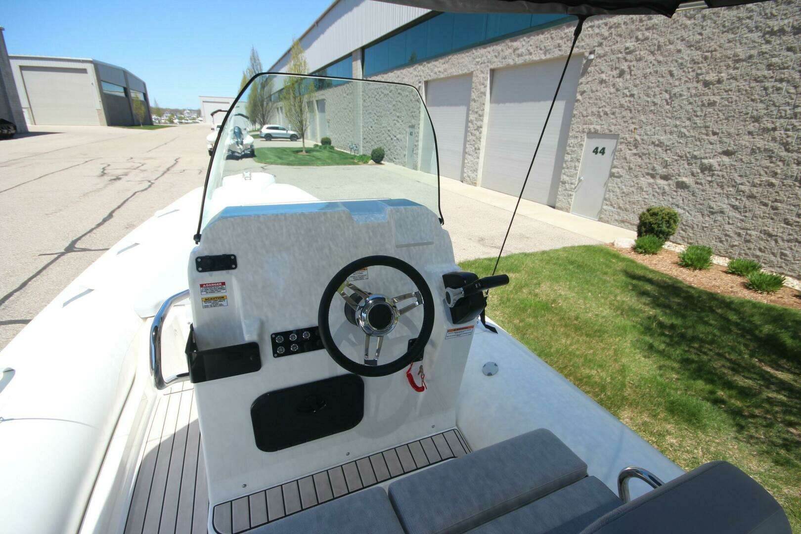 2025 Zodiac Medline 6.8 NEO - Image 15