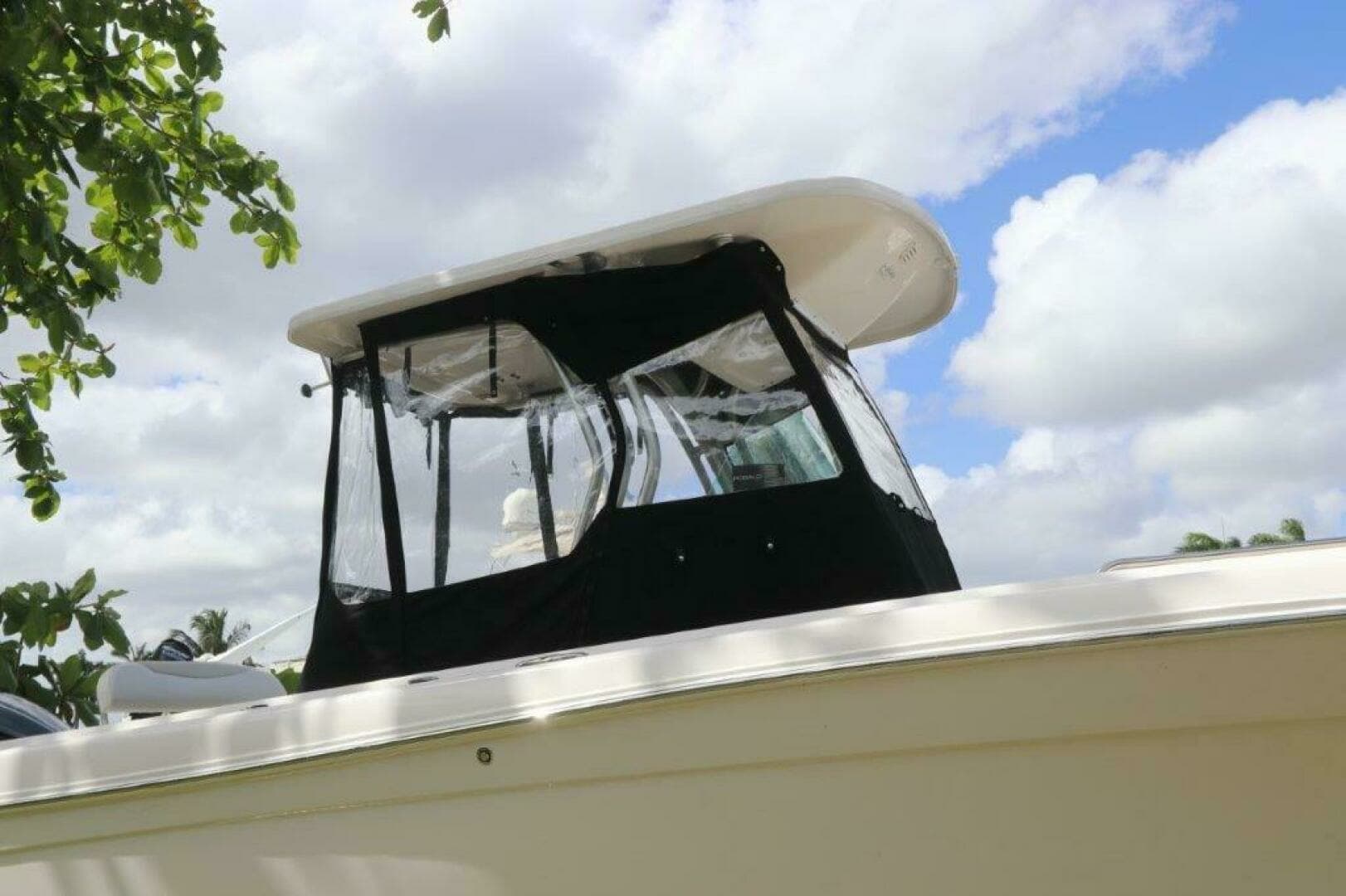 2017 Robalo R260 Center Console - Image 13