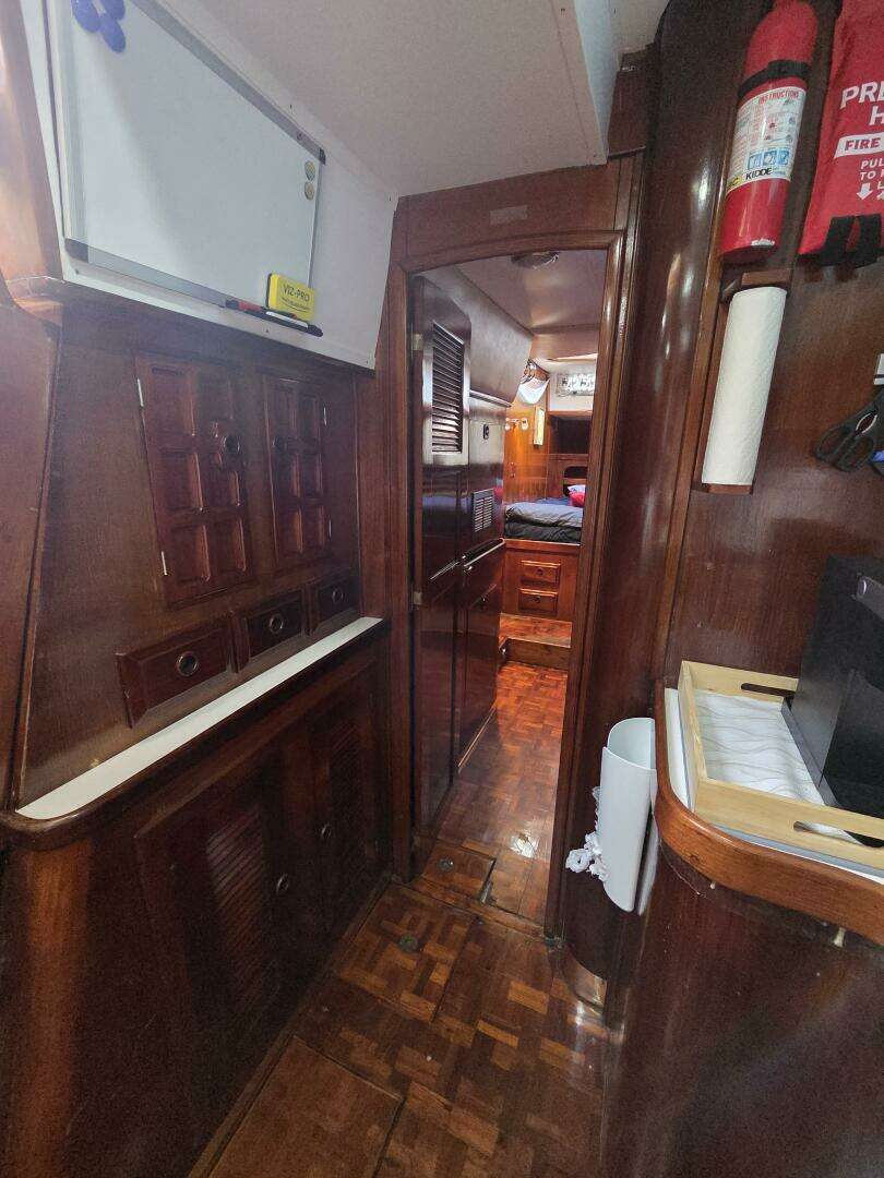 1985 Endeavour 51 - Image 18