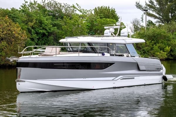 2026 Wellcraft 44 Explorer - Image 1