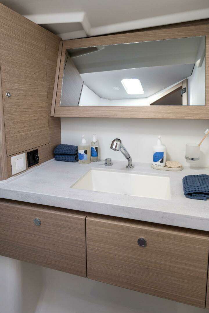 2026 Beneteau Oceanis 52 - Image 10