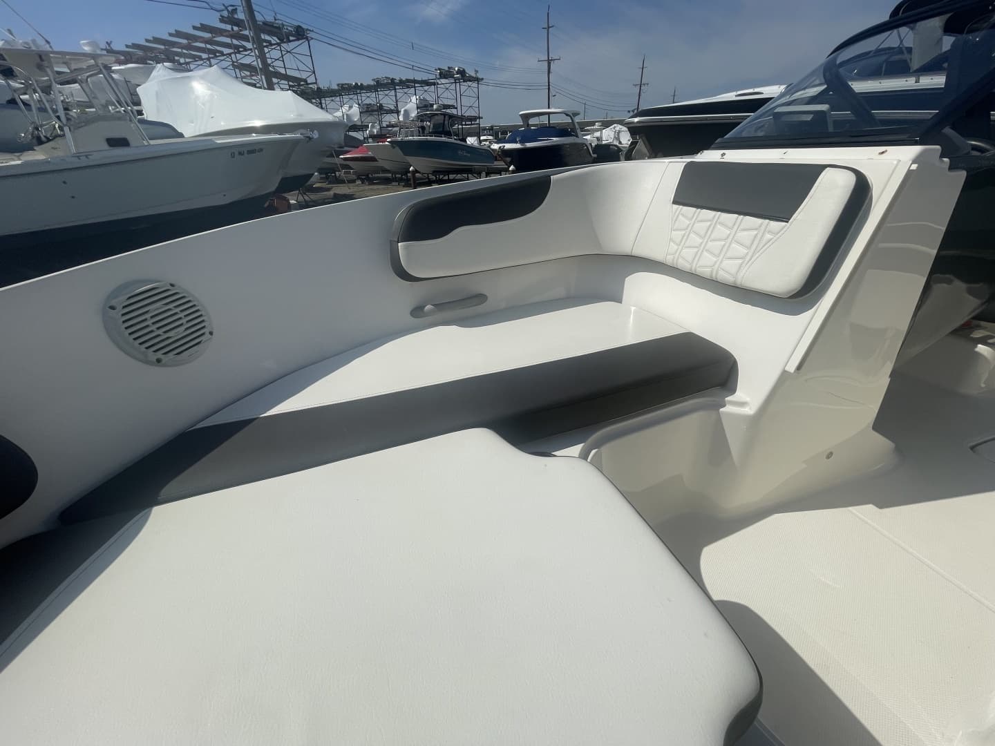 2019 Bayliner VR6 Bowrider I/O - Image 23