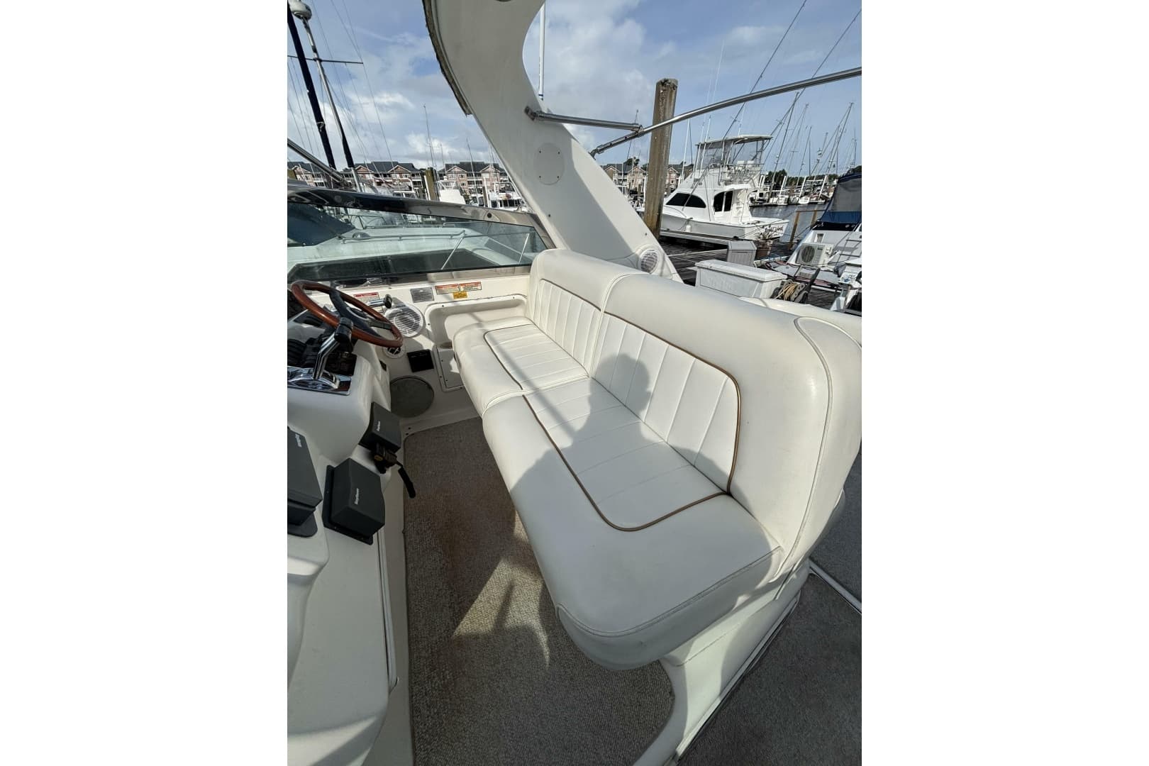 1997 Sea Ray 370 Sundancer - Image 11